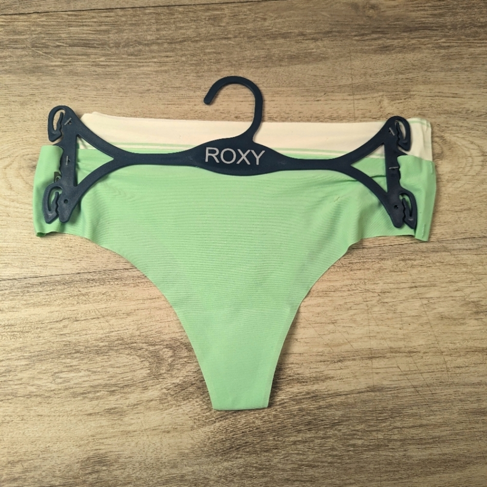 2pk Roxy Thongs Small